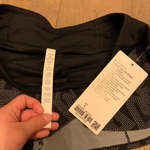 Lululemon speed up shorts size 6 - Picture 3 of 3
